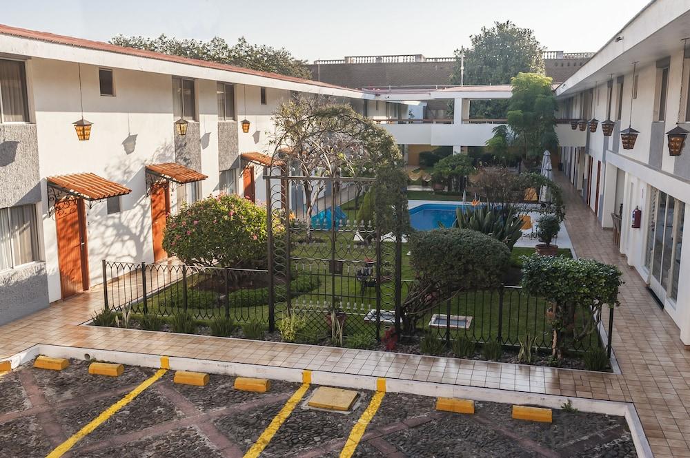 Hotel Isabel Guadalajara Exteriör bild